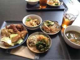 だめになれるカフェ&バー やいさほー