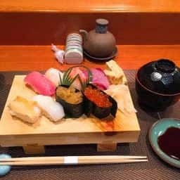 鮨・季節の料理 青山