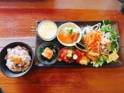Cafe & Store 楽