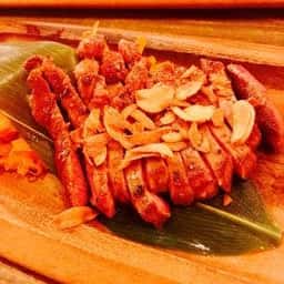 沖縄料理しまぶた屋 前兼久店／肉バル＆ダイニング ヤンバルミート