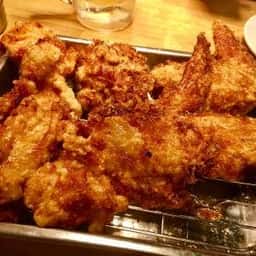骨付鳥、からあげ、ハイボール がブリチキン。歌舞伎町店