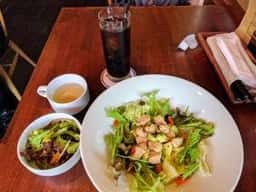 CAFE & BAR HACHI