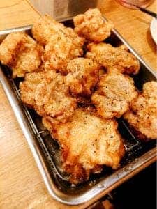 骨付鳥、からあげ、ハイボール がブリチキン。大門店