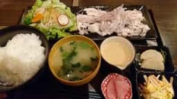 肉ダイニング天