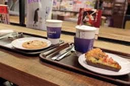 スターバックス コーヒー 草叢BOOKS 新守山店
