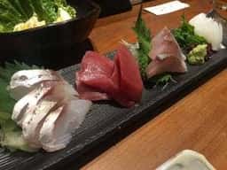 志ら井