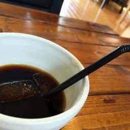 川のほとりのコーヒースタンド CawaCaffe