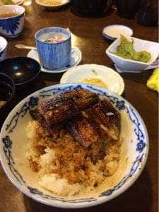 うな平