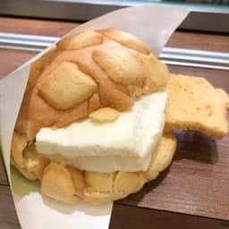 世界で2番目に美味しい焼きたてメロンパンアイス 博多マルイ店