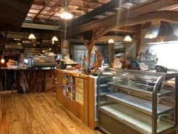 鍾乳洞・盆栽庭園 & CAFE ゴールドホール