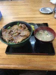 どんぶりや