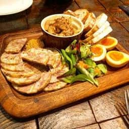 薫製とコンフィの店 ペルル