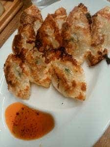 餃子のぶ