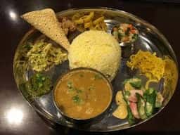 The Oasis Cafe 桃谷店