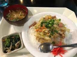 東屋慶名