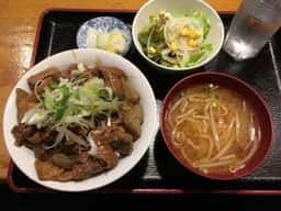 煮込みとめし 一枠