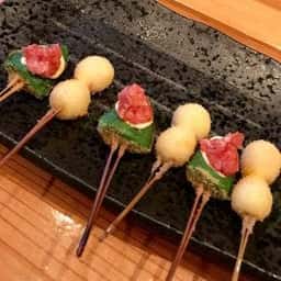 華