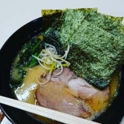 飯山家系濃厚豚骨ラーメン がぁたく