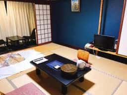 ラウンジりんどう 鍋屋本館