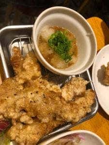 骨付鳥、からあげ、ハイボール がブリチキン。大門店