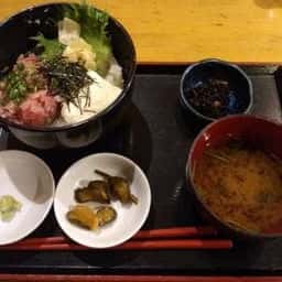 魚まみれ 眞吉 神宮前 本館場末店