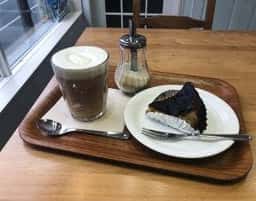 CAFE BLOOM