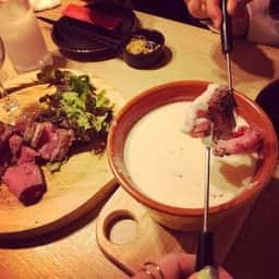 チーズとお肉のリゾートバル CHEESE RESORT 名古屋駅前店