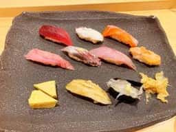 鮨 鈴な凛