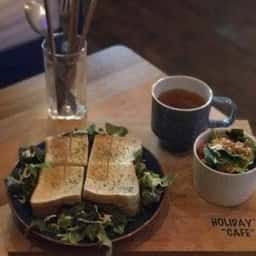 HOLIDAY'S "CAFE"