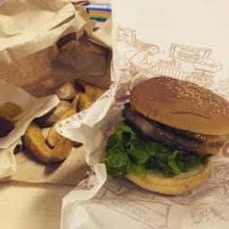 フレッシュネスバーガー 新宿6丁目店
