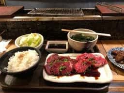 にくまる 平和通り店