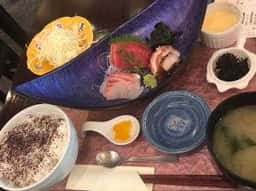 海水で刺身を食べる店 伝左衛門