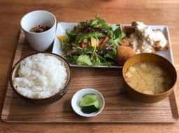 とまとうどんとお食事 花の飯屋