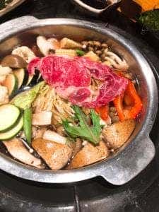 肉料理とワイン 遊山ユザン