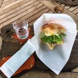 エムシーカフェミッチーズ