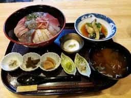 炭火割烹とも