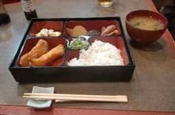 ポテトサラダと煮込み料理