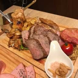 和牛炙り寿司×チーズ料理 肉バルミート吉田 名駅店