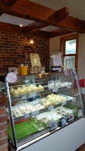 チーズ工房 Three Brown