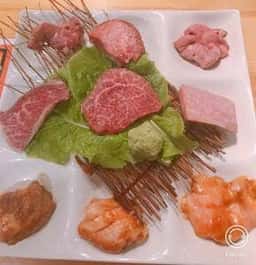 立ち食い焼肉 と文字