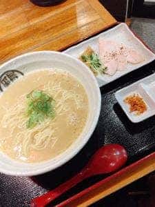 玉宮鶏白湯 鶏神