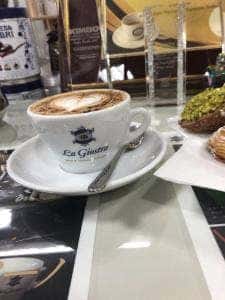 バール エ ターヴォラ カルダ ラ・ジョストラ