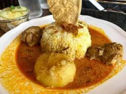 オスアシリ アーユルヴェーダ ダイニング サロン