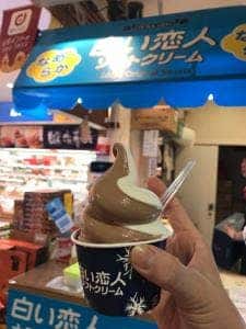 白い恋人ソフトクリーム JAL PLAZA 出発ロビー売店