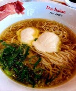 黄金の塩らぁ麺 ドゥエ イタリアン 大阪城公園