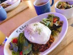 HOLIDAY'S "CAFE"