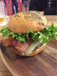 KUA`AINA 横浜赤レンガ店