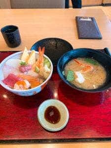 せんざん 横浜東口三井ビル店