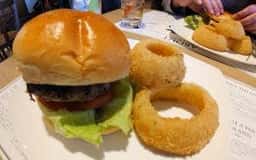 Doug's Burger 広島駅店
