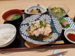 凛と